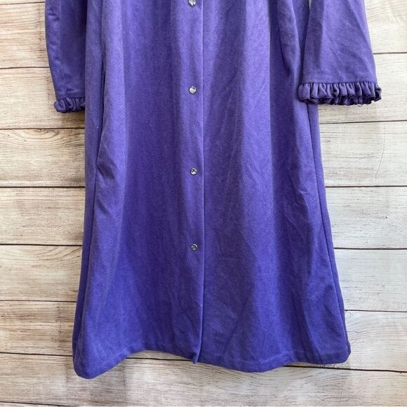 VINTAGE DAN-ELLEN SMOCKED ROBE IN PURPLE - Picture 4 of 7